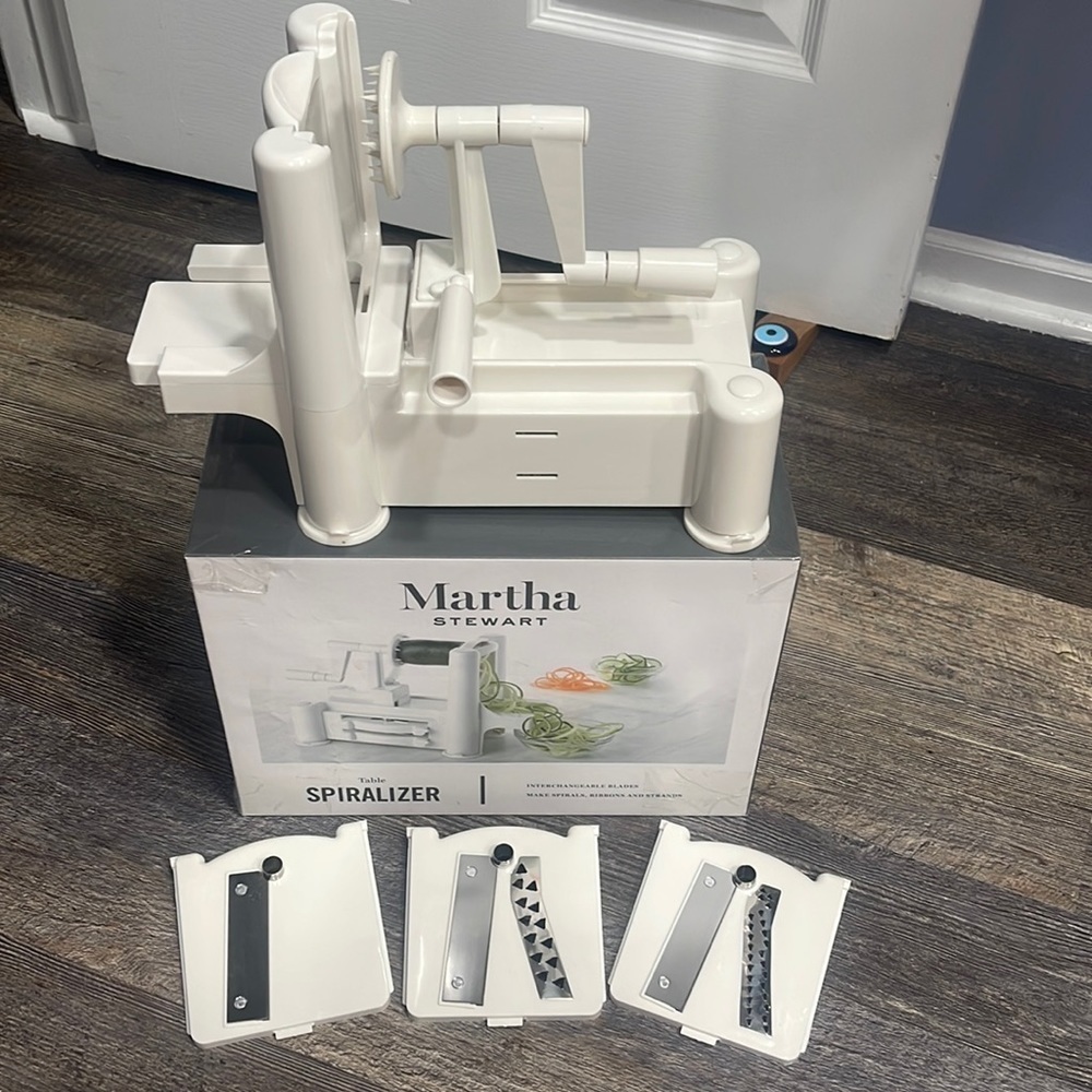 Marta Steward table spiralizer